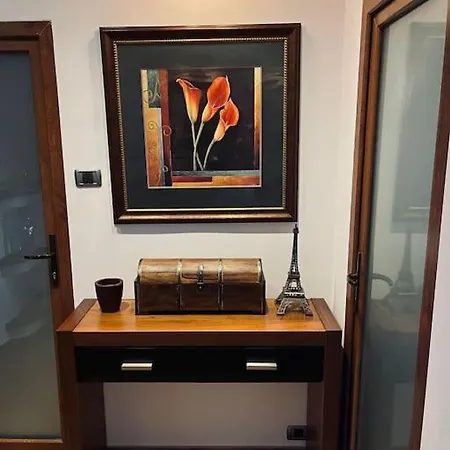 Nairo Apartment 3*